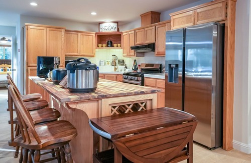 Oakhurst Cabin | Starlight Cabin-hot tub-fire pit-game room and more!