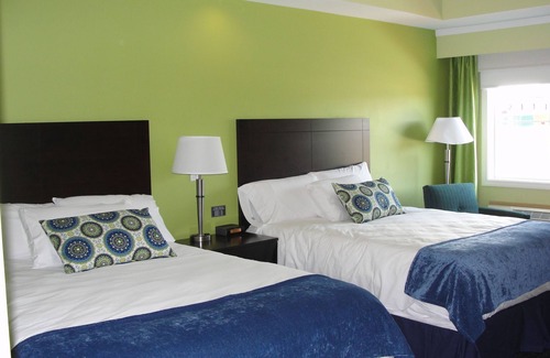 Malletts Bay Hotel | Starlight Inn