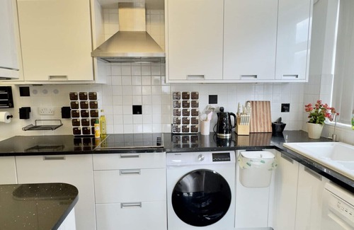 Ashford House | Starling House – 3BR near Heathrow, London(No Service Fee)