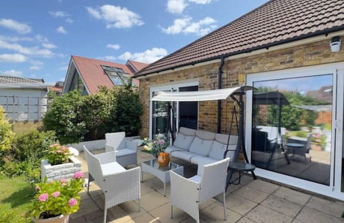 Ashford House | Starling House – 3BR near Heathrow, London(No Service Fee)