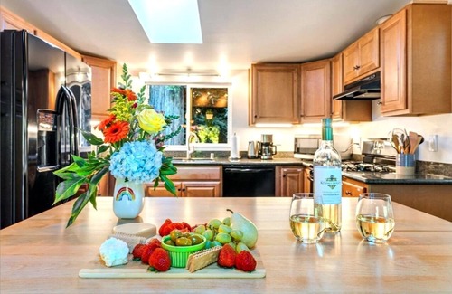 Forest Hills House | Starry Nights:FUN Family Home! 5-Star! Walk to River! GmRm/Pup/WiFi/Yard!