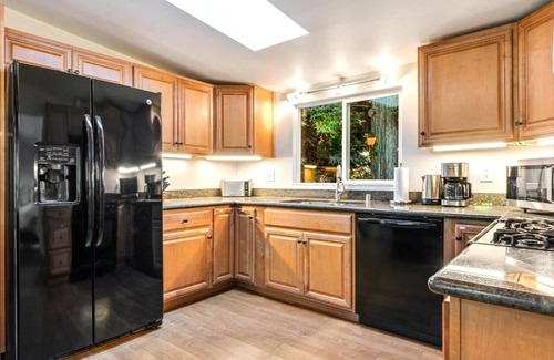 Forest Hills House | Starry Nights:FUN Family Home! 5-Star! Walk to River! GmRm/Pup/WiFi/Yard!