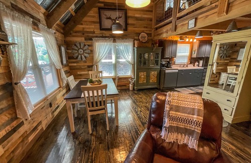 Millers Creek Cabin | Starry Skies + Fire Pit = Your Perfect Sept Escape @ Reddies River Retreat