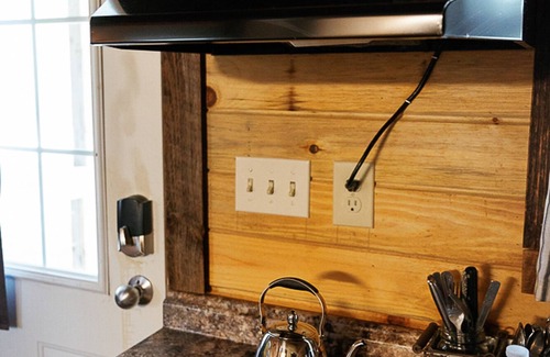 Rogers Cabin | "Stars Hollow" Cozy Mini Cabin Stay - RRG