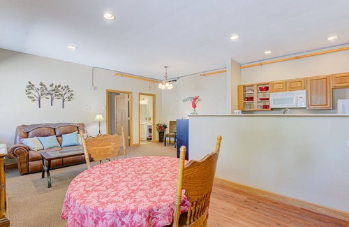 Pepin Condo | Starshine Condo - 2 Minute Walk to the Beach!