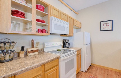 Pepin Condo | Starshine Condo - 2 Minute Walk to the Beach!