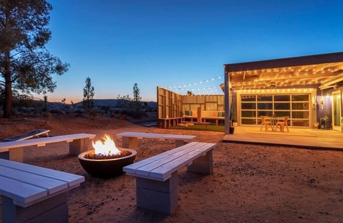 Yucca Valley House | Starship Landing · 10 Acres, 2 Epic Alien Houses