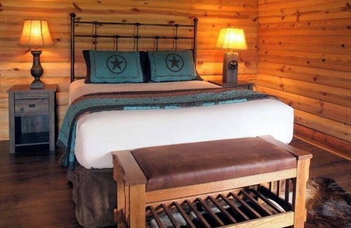 Cat Spring Cabin | StarView Cowboy Cabin~Private Hot Tub for Two & many optional Ranch activities!