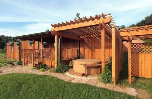 Cat Spring Cabin | StarView Cowboy Cabin~Private Hot Tub for Two & many optional Ranch activities!