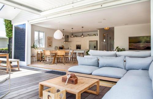 Westmere House | State-Of-The-Art Executive Home - Aircon - Spa