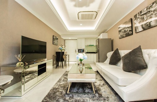 Bang Rak Condo | STATE TOWER SILOM BY HALOTH Luxury Economy room in Bangkok Thailand