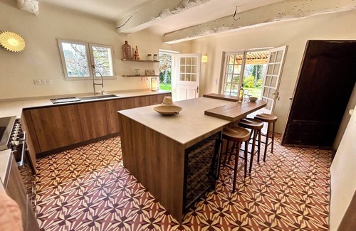 Callas House | Stately property with 3 tennis & sport courts and a large pool, village 5' walk