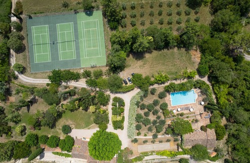 Callas House | Stately property with 3 tennis & sport courts and a large pool, village 5' walk