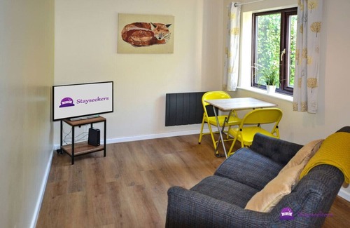 Salisbury Condo | Station 1 Bed Apartment – Stayseekers
