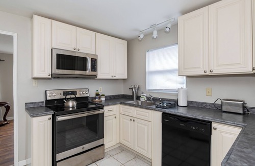 Kettering House | Stay active, rest easy in this updated 2BR near The Greene! Perfect for snowbirds seeking comfort, convenience, and peaceful living close to shops, dining & medical care. Your cozy home-away-from-home awaits.