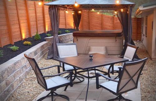 Caton House | Stay at The Retreat! Gatlinburg-Dollywood