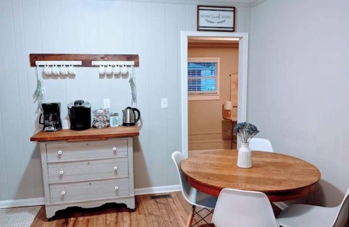 Madison House | Stay Awhile - King, Full, Twins in Quiet Neighborhood