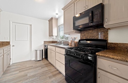 Lincoln Acres House | Stay Awhile San Diego: City Views in Prime Location