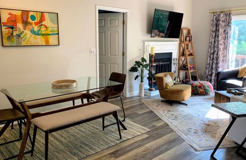 East End - Valley Street Condo | Stay Awhile: Views + Pool + Downtown in 5