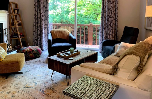 East End - Valley Street Condo | Stay Awhile: Views + Pool + Downtown in 5