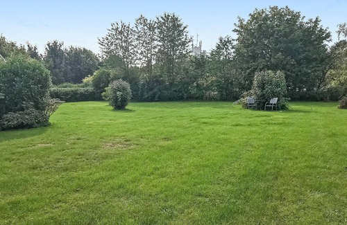 Østermarie House | Stay centrally in Østermarie, in this spacious and brightly furnished holiday home on two levels.