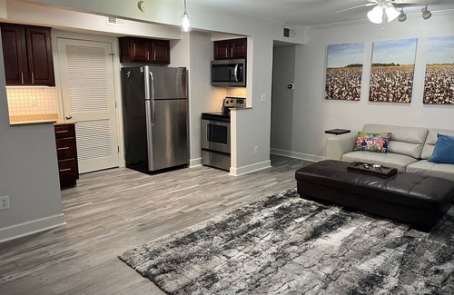 Oxford Condo | Stay close to athletic StadiumS, The Grove or Square.