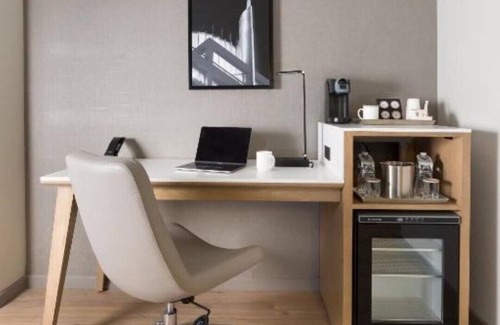 SeaTac House | Stay connected with free WiFi at our airport hotel in Seattle