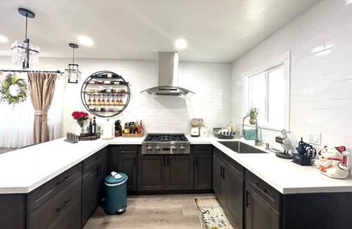 Garden Grove House | Stay -Dream-Explore!Family-Friendly:Sleep12 near Disney, Beaches & Top OC Spots