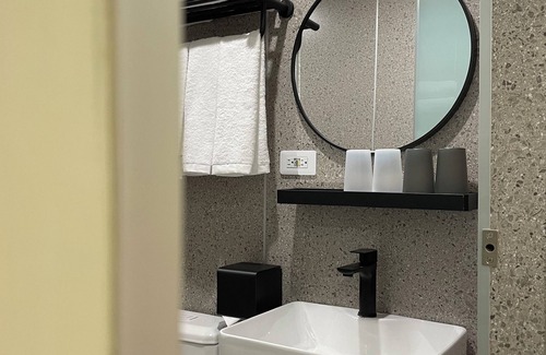 West Central District House | Stay Easy Inn