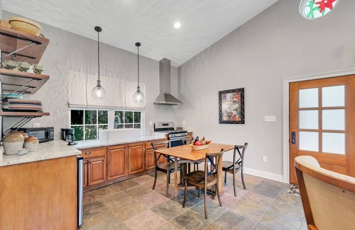 Fairhope Cottage | Stay in a cozy and luxurious retreat with a farm environment.