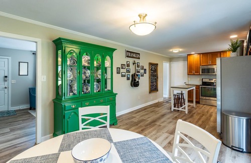 Franklin House | Stay in Franklin - Close to downtown - fire pit & grill