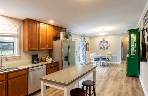 Franklin House | Stay in Franklin - Close to downtown - fire pit & grill