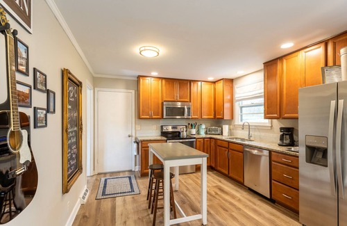 Franklin House | Stay in Franklin - Close to downtown - fire pit & grill