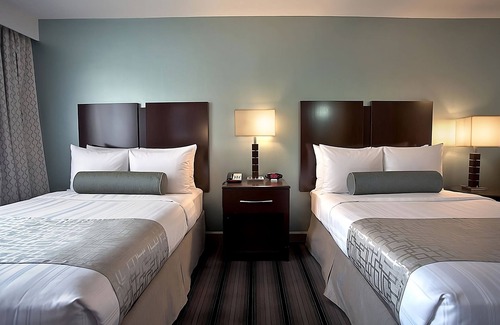Downtown Chicago Hotel | Stay in Heart of Chicago | Rooftop Deck, Gym and Near Millennium Park