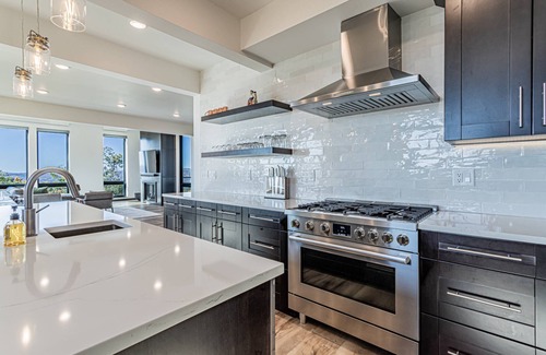 Old Town House | Stay in Steamboat This Winter! Dog Friendly Unit, Panoramic Views, 7 Mi to Resort, Decks-Gym-Garage