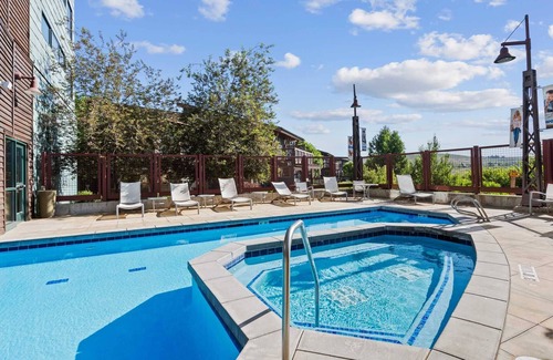 Kimball Junction Condo | Stay in Style | Fireplace + Washer/Dryer | Private Hot Tub + Great Views