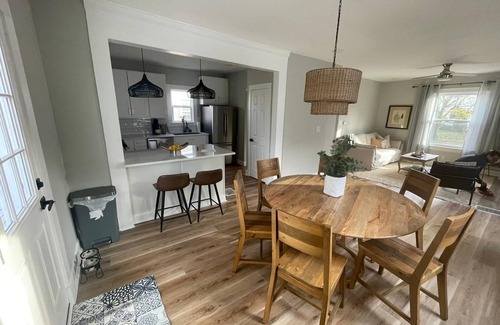 Oakley House | Stay in the heart of Oakley