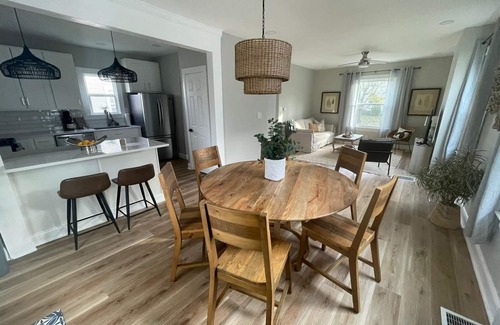 Oakley House | Stay in the heart of Oakley