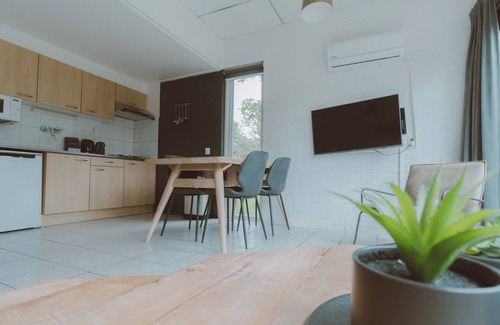 Nieuw Heeten House | Stay in the IJssel Plus bungalow for 2 persons at Vakantiepark de Sallandshoeve and enjoy comfort and nature in Overijssel.