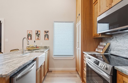 Waco House | Stay in this Brand-New Luxury Villa! Near Baylor University and Silos!