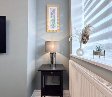 Arnos Grove Apartment | Stay London - Sleeps 5 with Free Parking - Tourist, Concerts & Matches