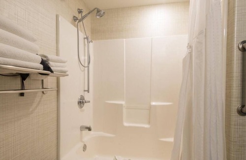 Wheat Ridge House | Stay Minutes Away From Wheat Ridge Landmarks! 2 Elegant Units! Free Breakfast!