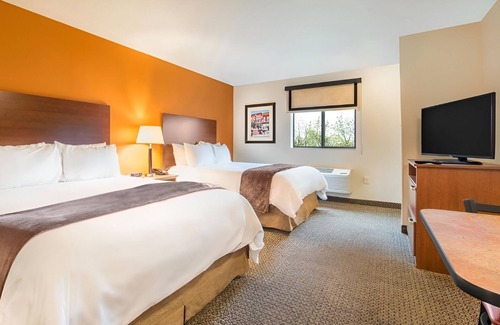 Council Bluffs Hotel | Stay Near Shops + Restaurants in Comfortable Studio w/ Kitchen - Pet-Friendly