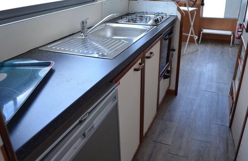 Chatillon en Bazois Boat Rental | Stay on an Espade Concept Fly Boat in Scenic Châtillon-en-Bazois!