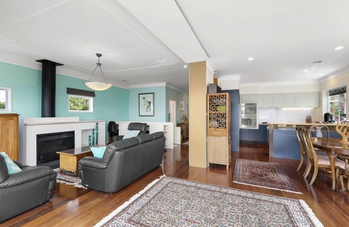 Miramar House | Stay over the Harbour - Beautiful Miramar Villa