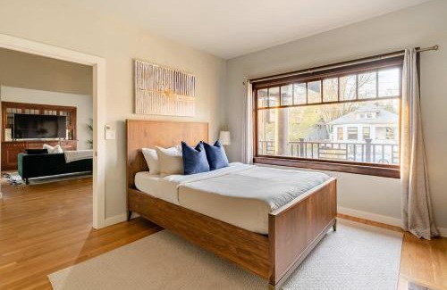 Kerns House | Stay Portland - Classic Craftsman Stay - 2BR - 2BA - Portland Charm