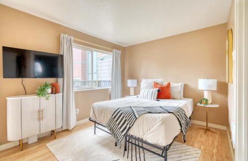 Corbett - Terwilliger - Lair Hill Apartment | Stay Portland - John's Landing Haven - Studio Near OHSU