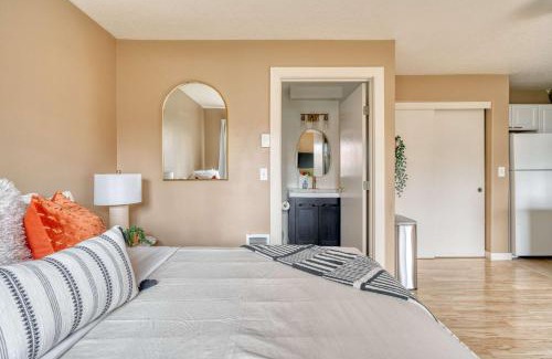 Corbett - Terwilliger - Lair Hill Apartment | Stay Portland - John's Landing Haven - Studio Near OHSU