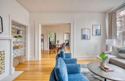 Buckman Neighborhood Apartment | Stay Portland - La Casa Burnside - Local Eateries, Shops, and Bars