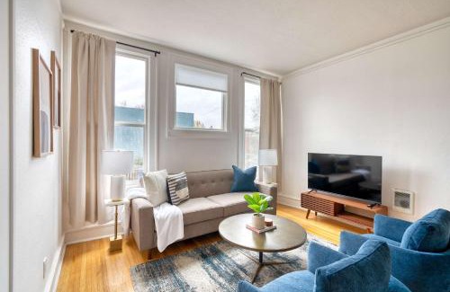 Buckman Neighborhood Apartment | Stay Portland - La Casa Burnside - Local Eateries, Shops, and Bars